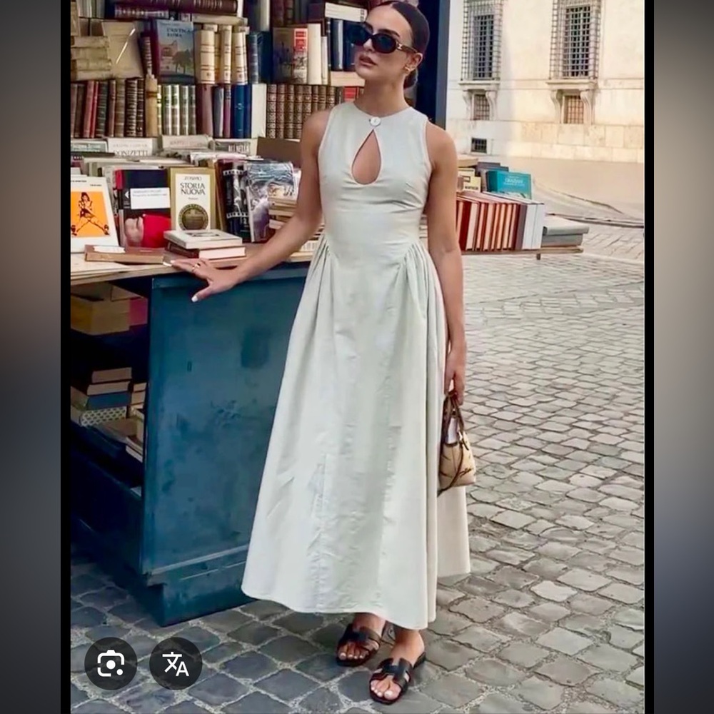 NWT Commense Elegant Cream Sleeveless Dress